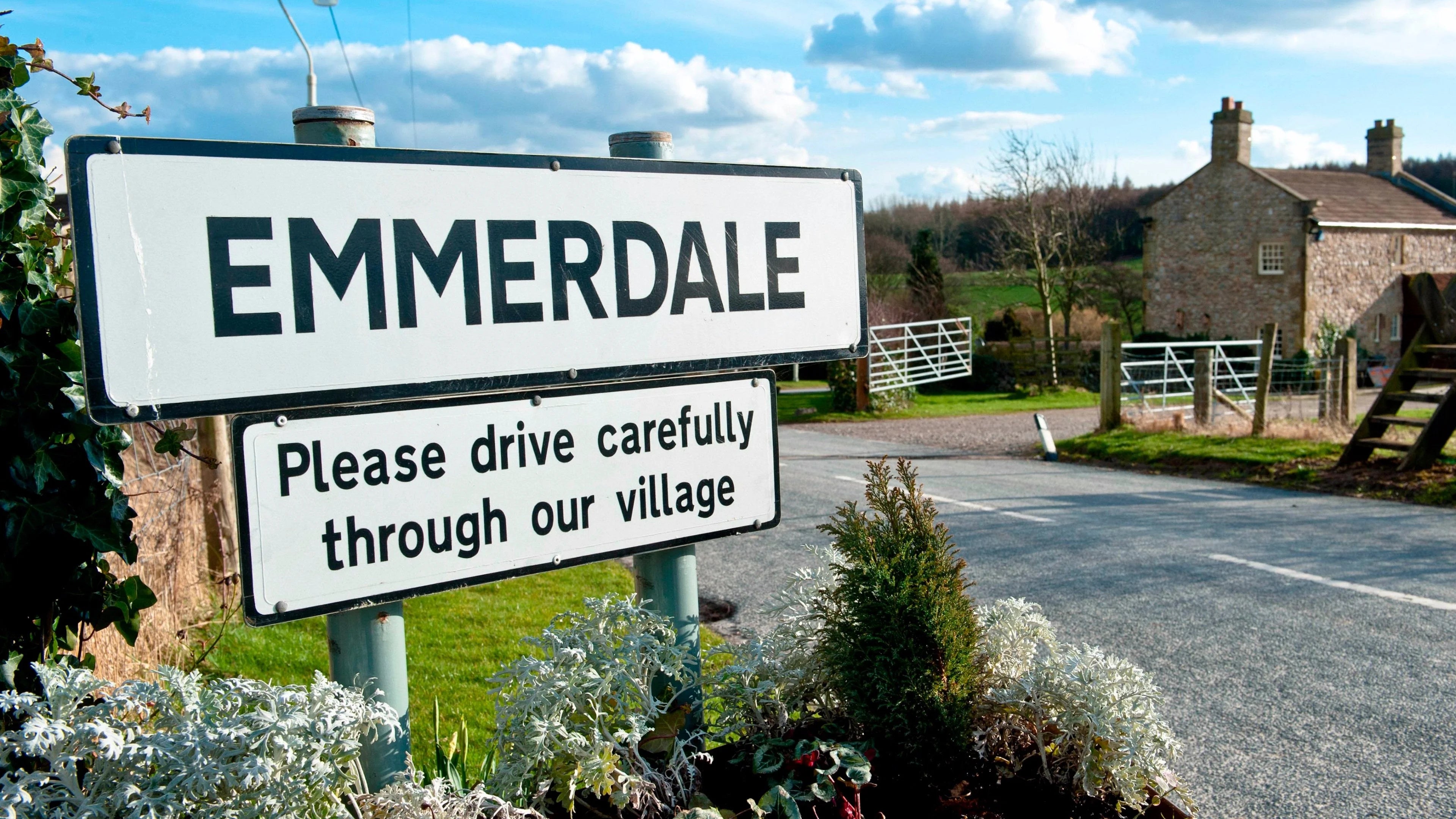 Perfect Emmerdale (1972) Man Cave wall filler - Popcorn Poster Gallery