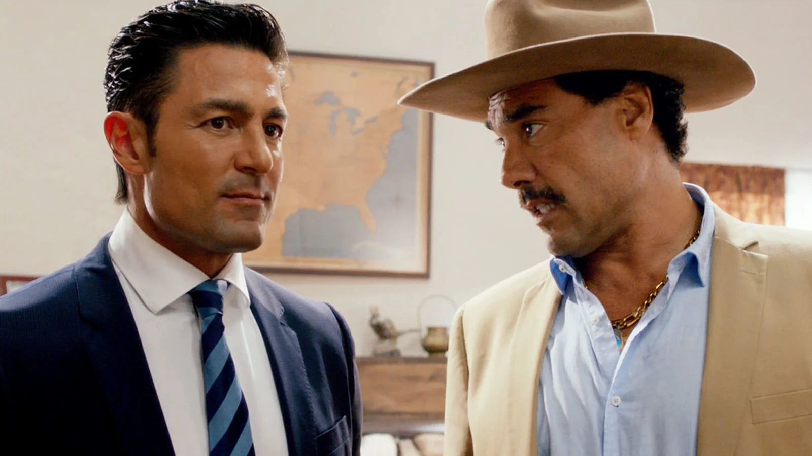 Perfect Ladrones (2015) Man Cave wall filler - Popcorn Poster Gallery